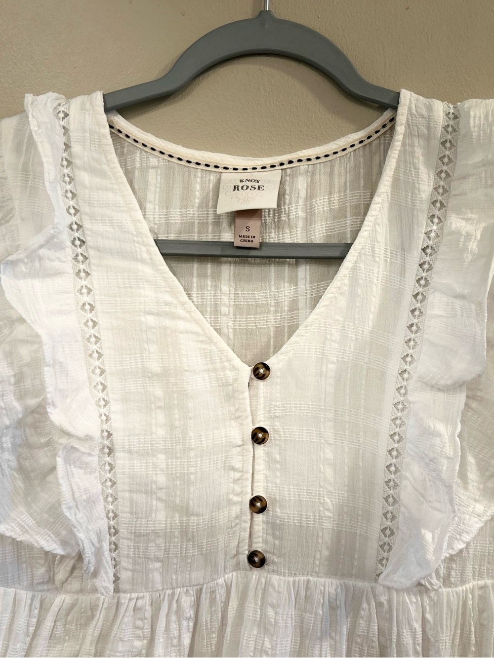 Knox Rose Dress Size Small
White V-Neck Button dress with Lace Insets